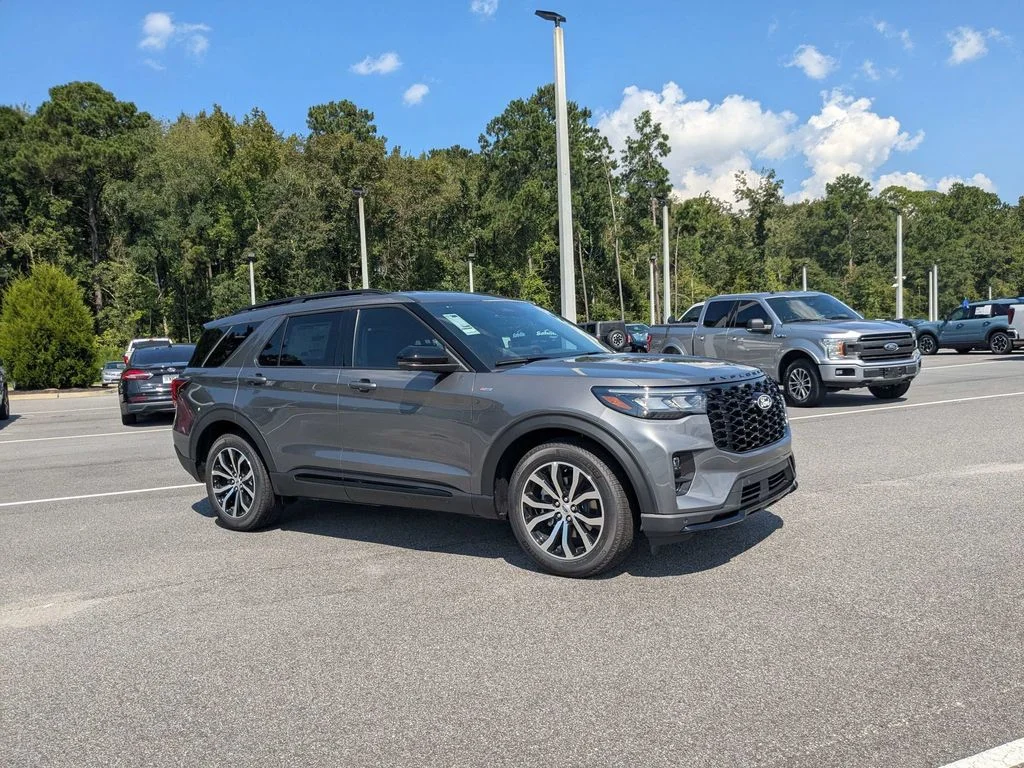 New 2027 Carbonized Gray Metallic Ford ST-Line image 2