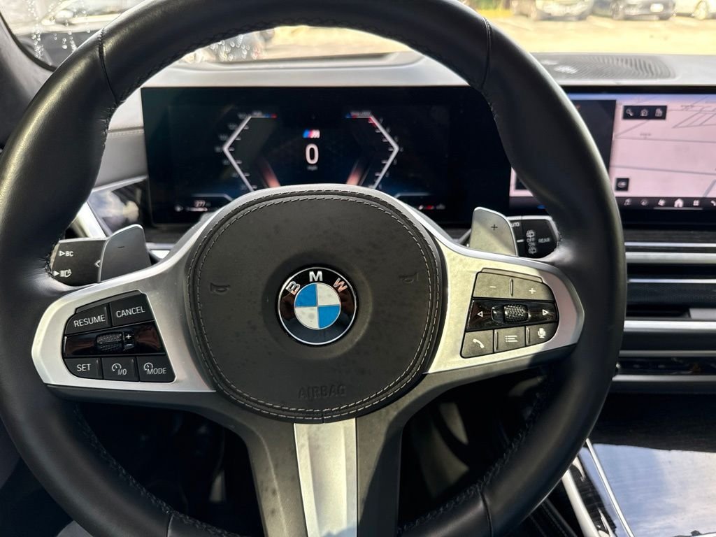 Used 2024 Gray BMW xDrive40i image 14