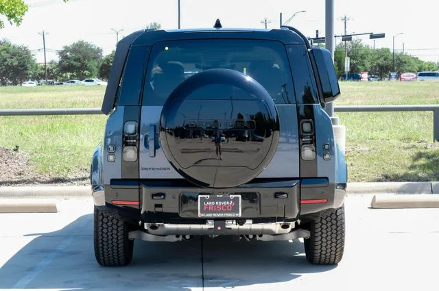 New 2026 Tasman Blue Land Rover X-Dynamic SE image 12
