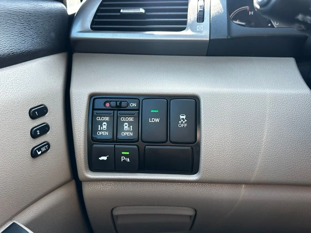 Used 2015 White Honda Touring image 32