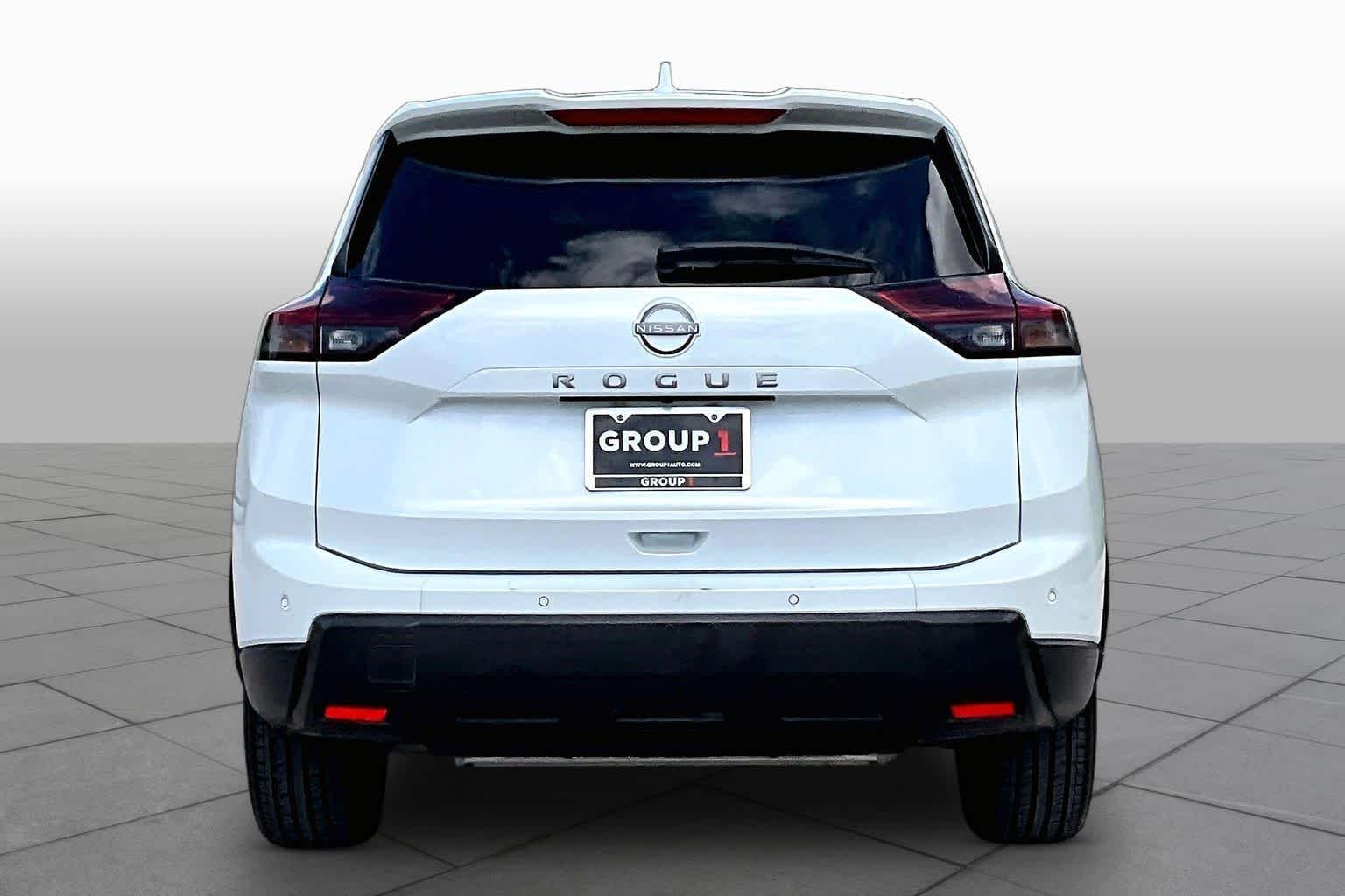 Certified Used 2025 Everest White Pearl Nissan SV image 5