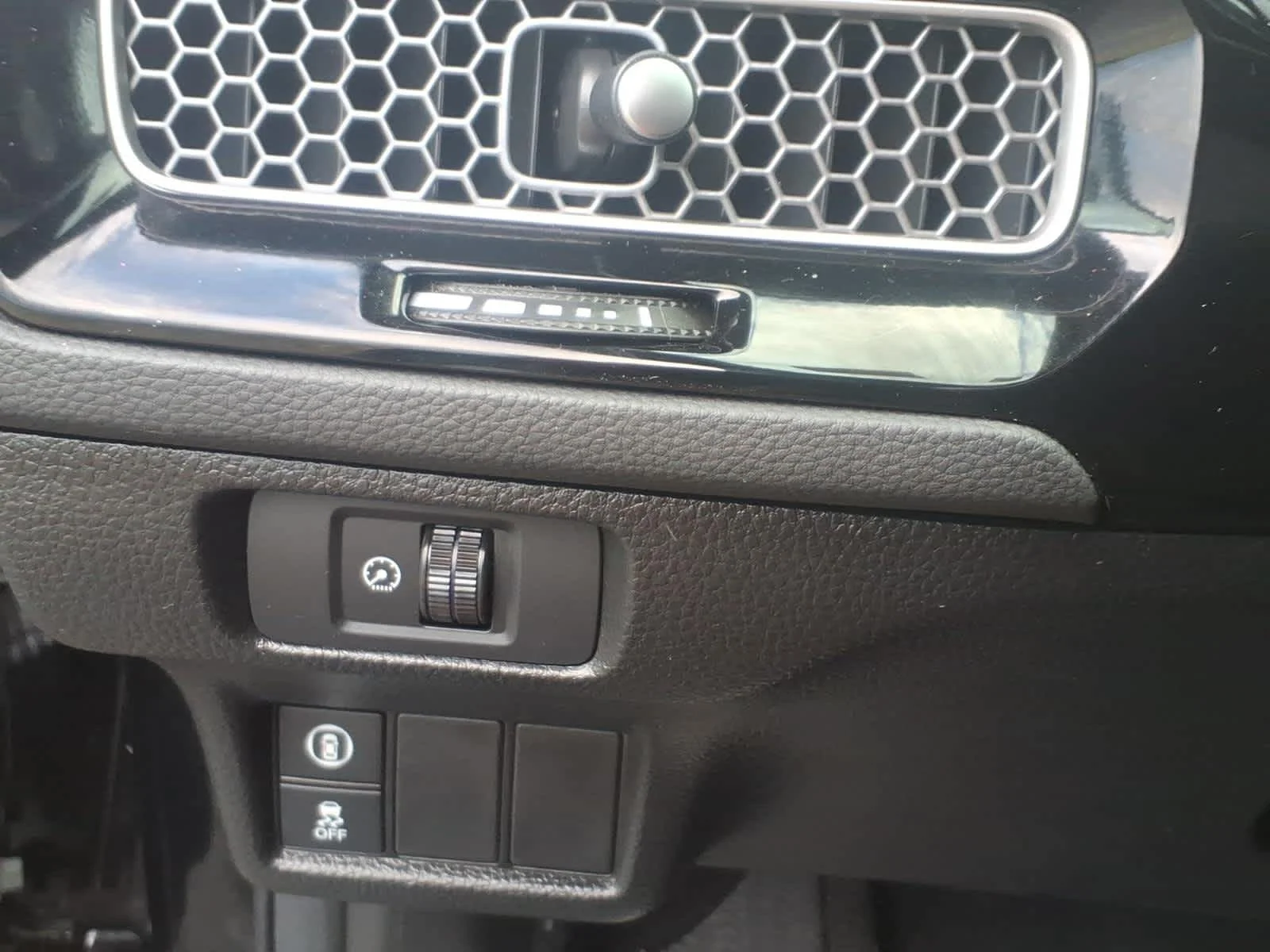 2024 Honda Civic Hatchback Sport - Photo 17