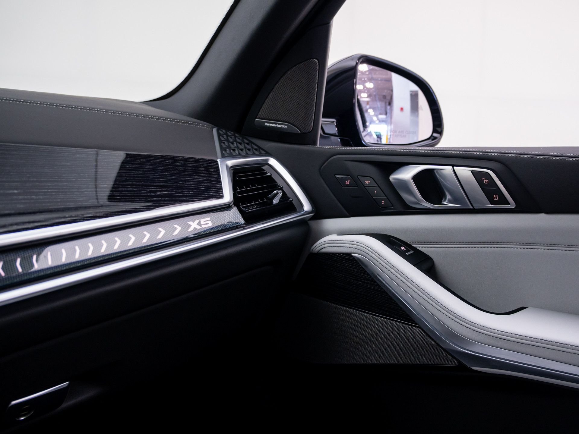 New 2026 Carbon Black Metallic BMW xDrive40i image 30