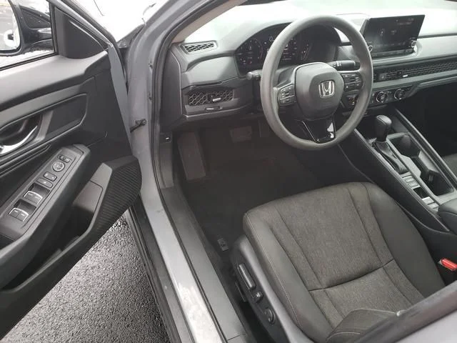 Used 2025 Gray Honda SE image 9