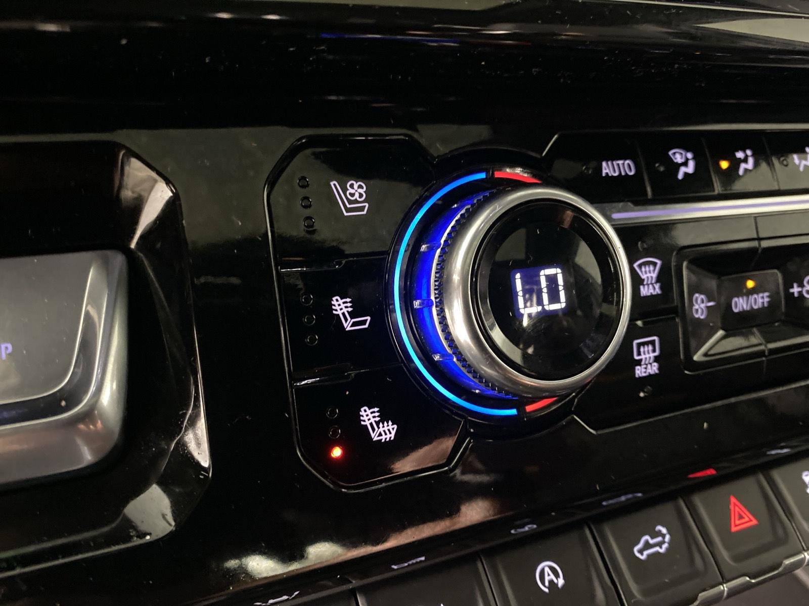 Used 2024 Sterling Metallic GMC AT4 image 30