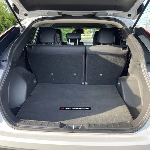Used 2023  Mitsubishi SE image 9