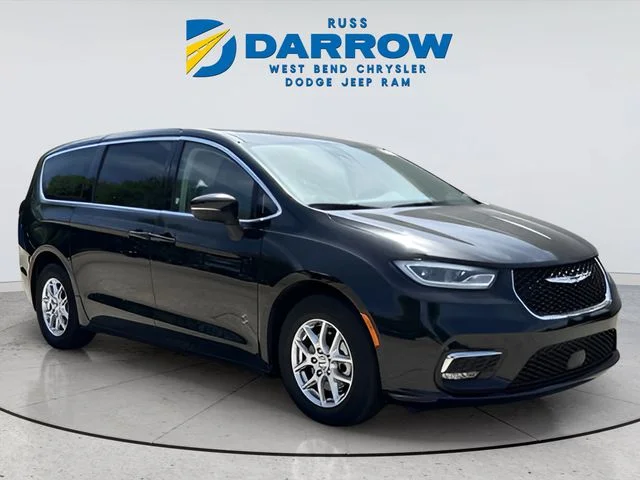 Used 2023 Black Chrysler Touring L image 7