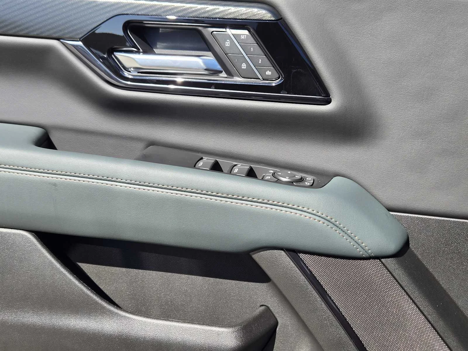 2027 GMC Yukon XL AT4 - Photo 15