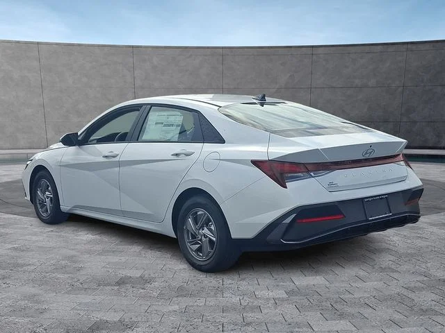 New 2026 White Hyundai SE image 3