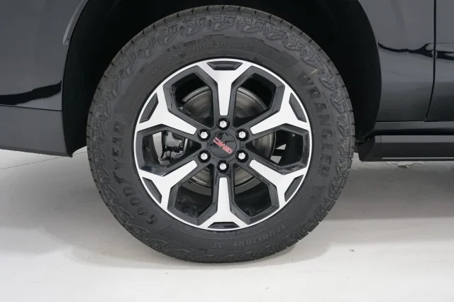 2026 GMC Yukon XL AT4 - Photo 7