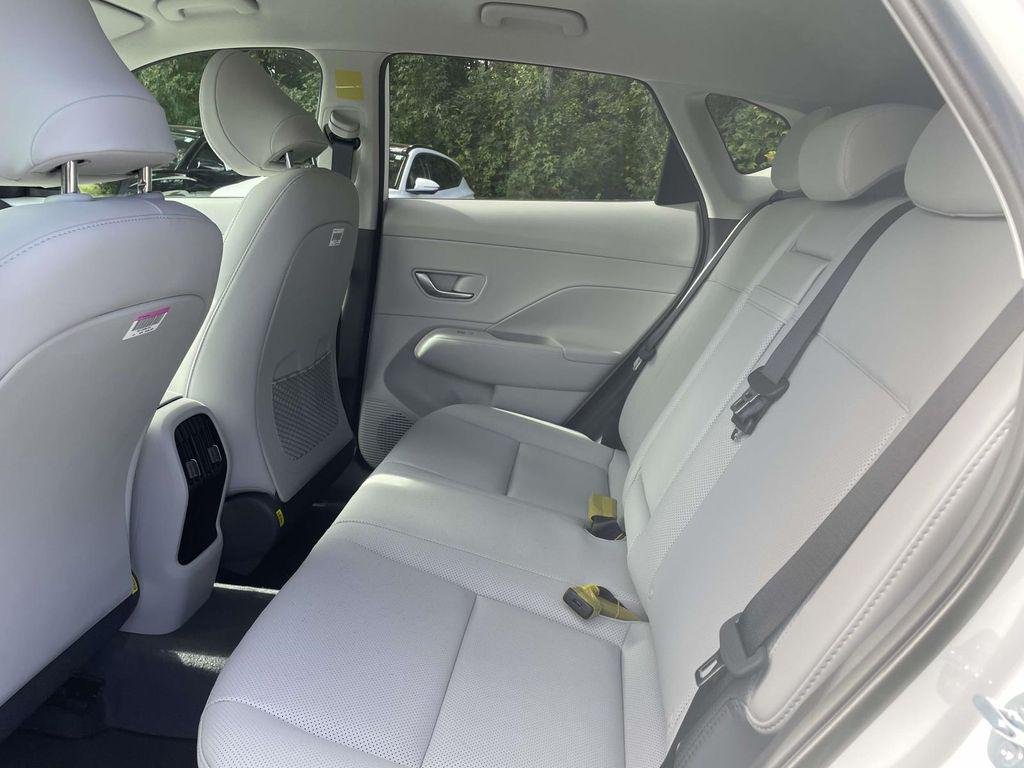 New 2026 White Hyundai SEL Premium FWD image 10
