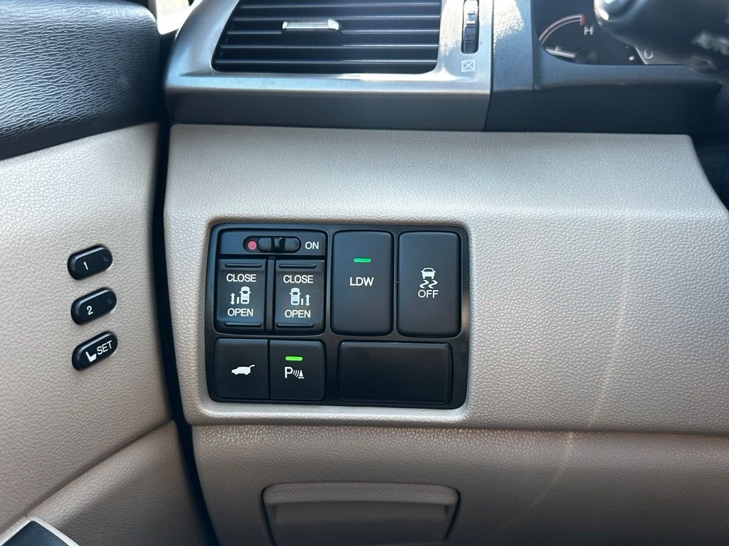 Used 2015 White Honda Touring image 32
