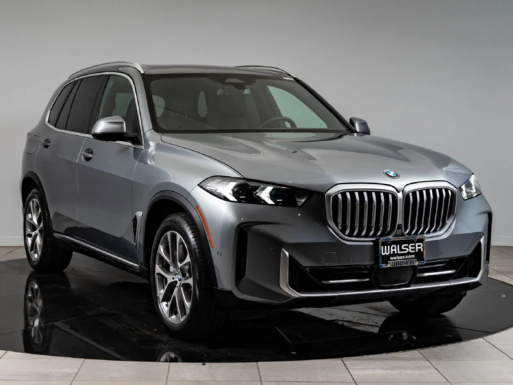 Used 2024 Skyscraper Gray Metallic BMW xDrive40i image 12