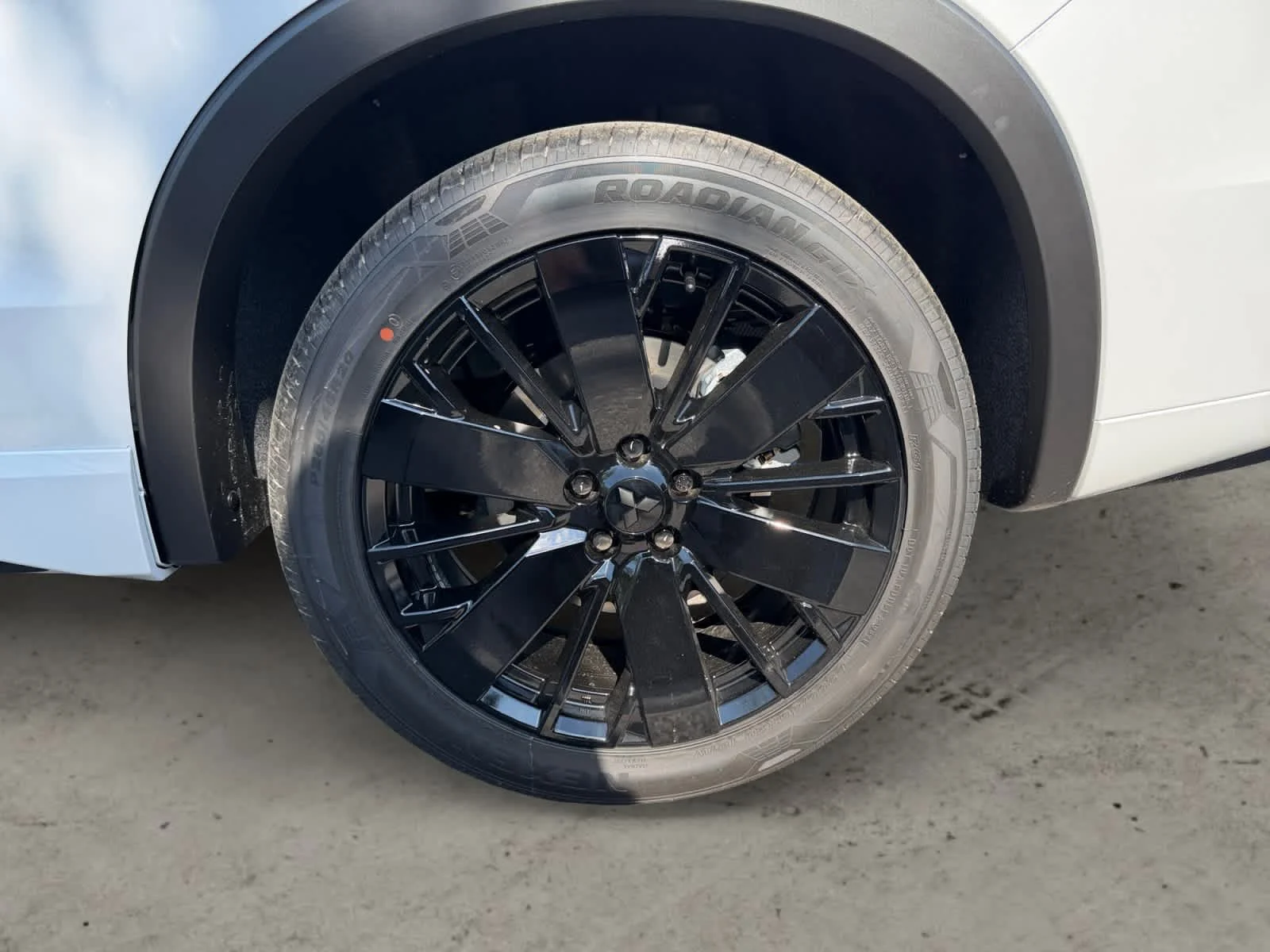 New 2026 White Diamond/Black Roof Mitsubishi Black Edition image 9