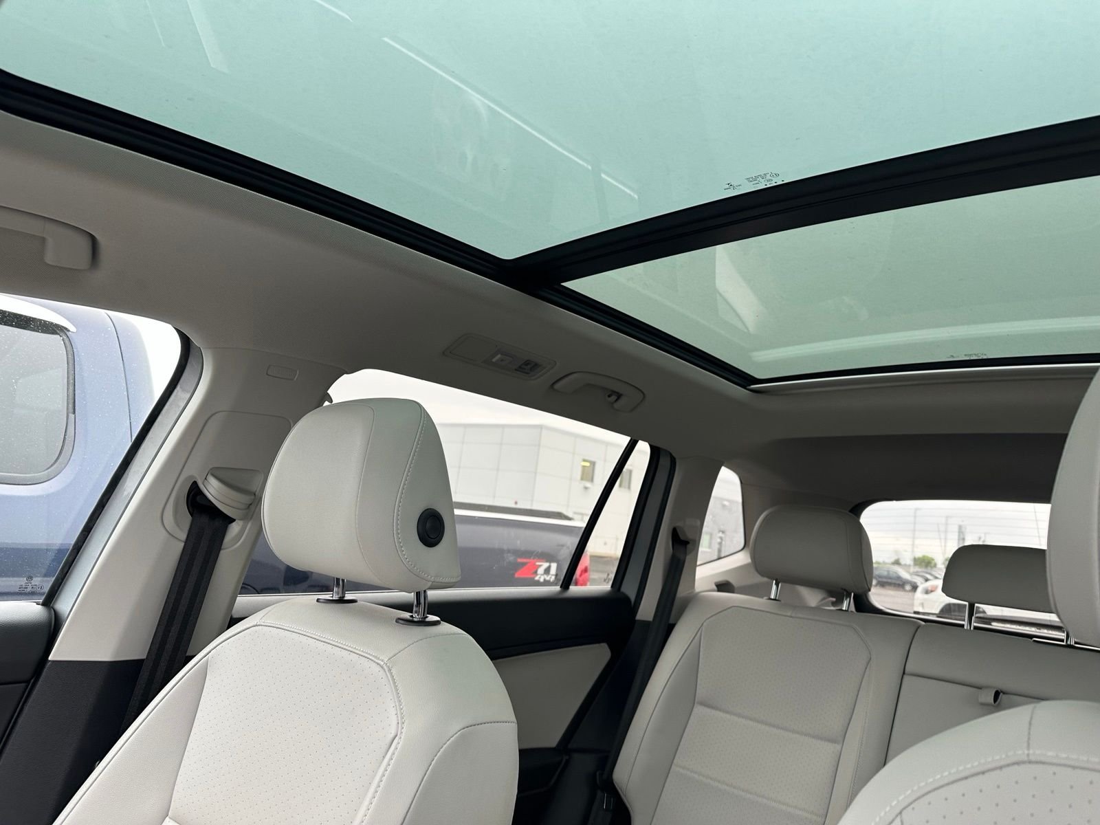 Used 2019 Silver Volkswagen 2.0T SE image 6