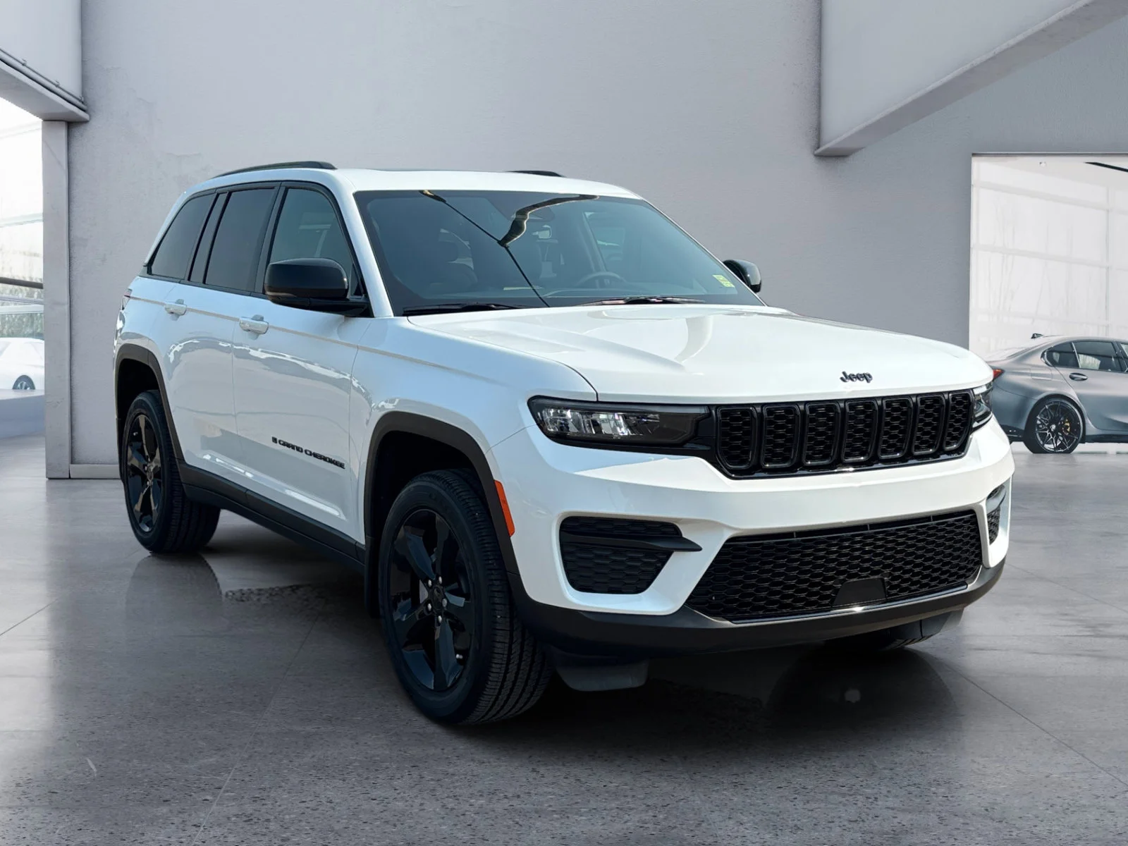 Used 2025 White Jeep Altitude image 7