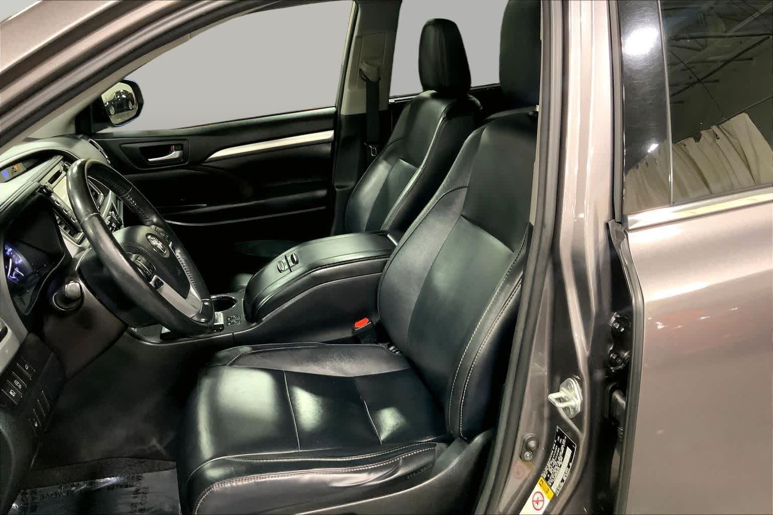 Used 2018 Predawn Gray Mica Toyota XLE image 8