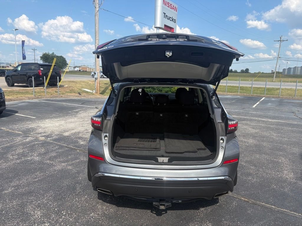 Used 2020 Gray Nissan SV image 9