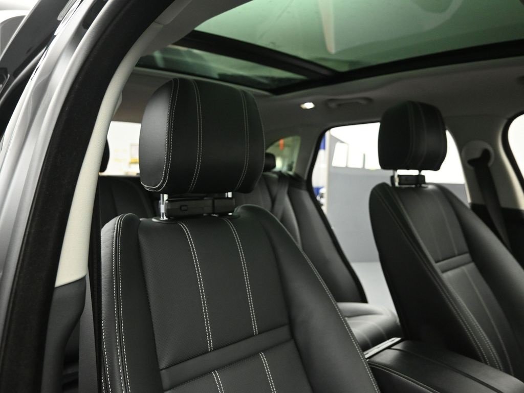 2019 LAND ROVER RANGE ROVER VELAR - Image 29