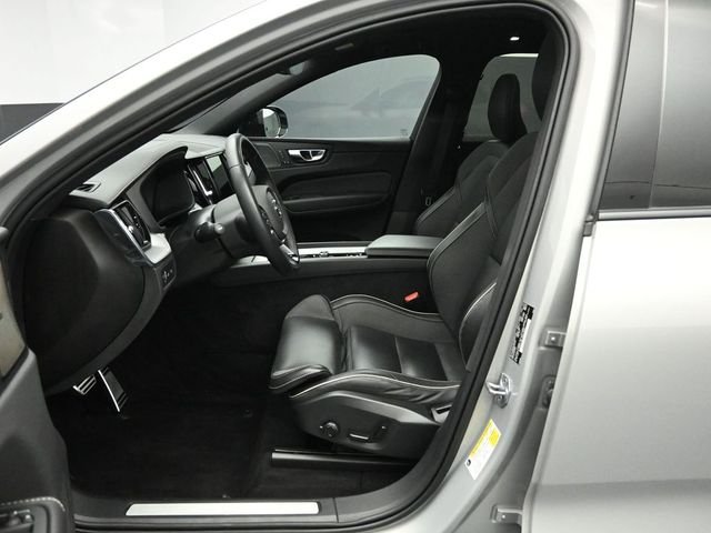 2022 VOLVO XC60 - Image 9