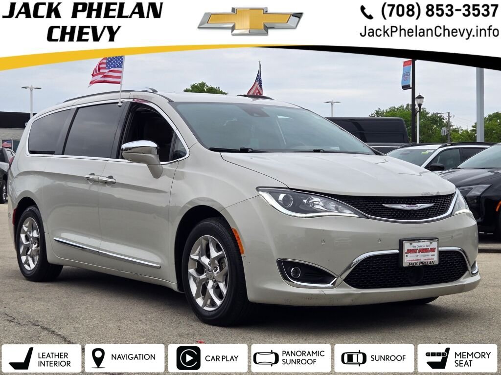 2019 Chrysler Pacifica Limited's photo