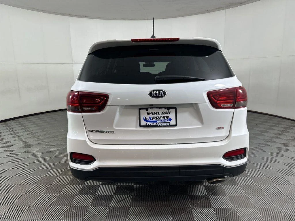 Used 2020 Snow White Pearl Kia LX image 16