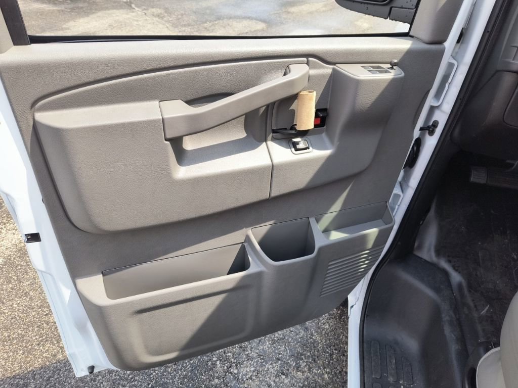 2025 Chevrolet Express Cargo Work Van - Photo 20
