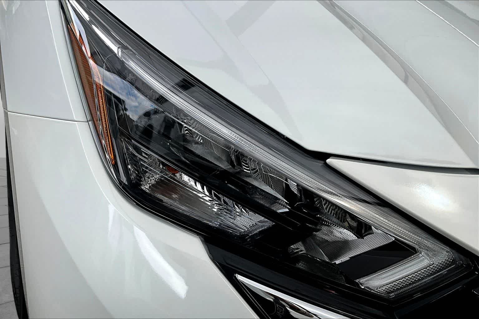 2025 Nissan Versa Sedan SV - Photo 18