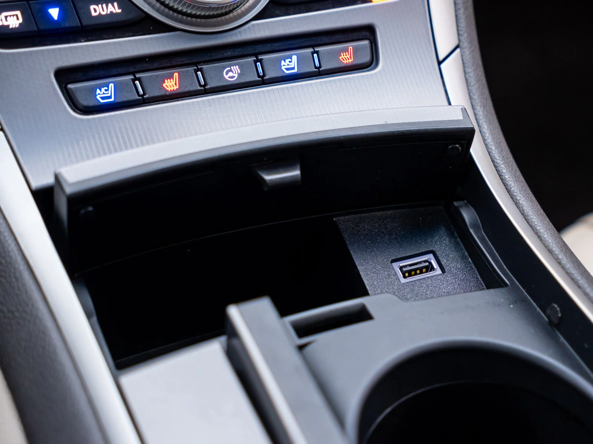 Used 2018 Blue Lincoln Reserve image 31