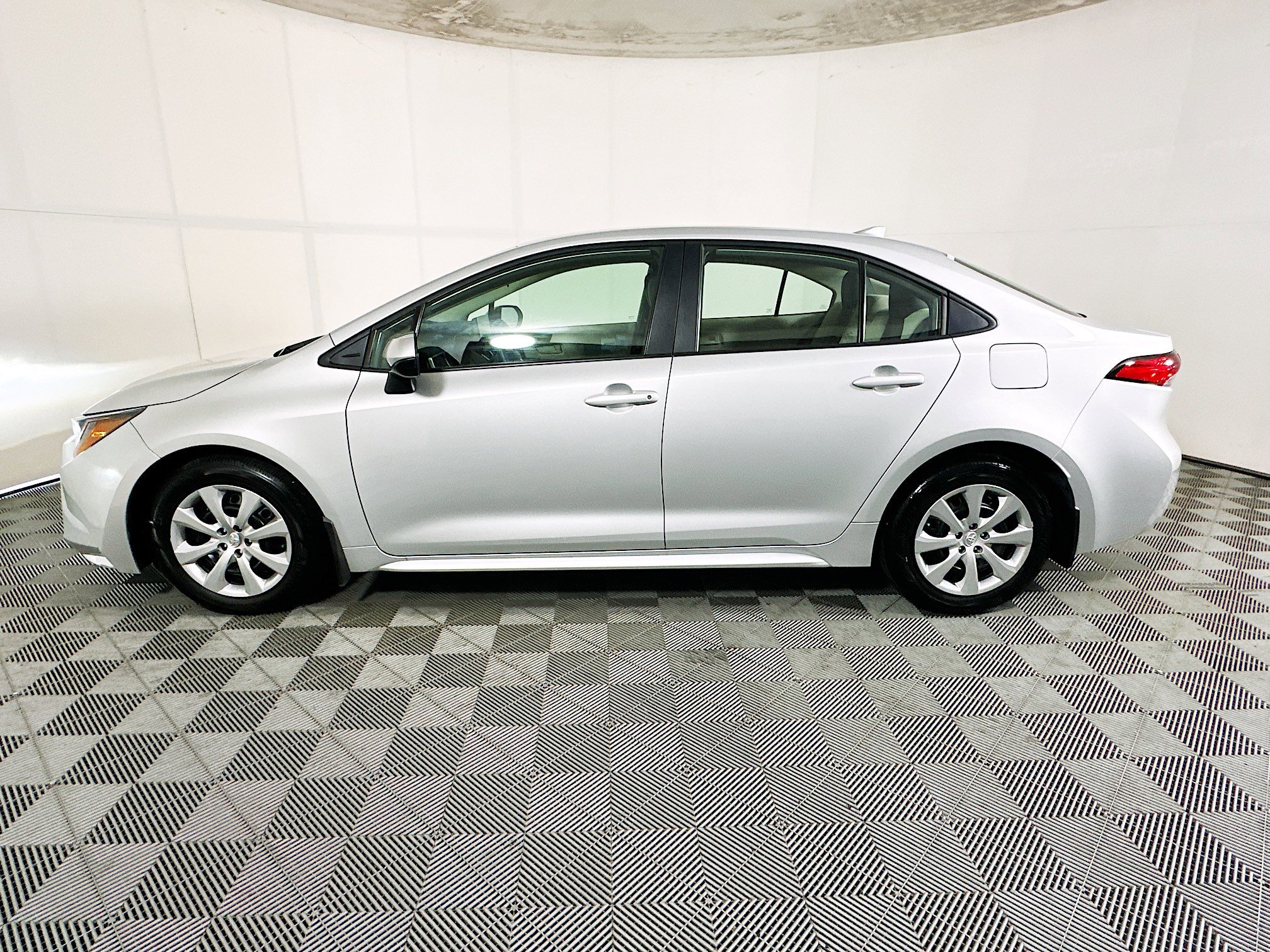 2025 Toyota Corolla thumbnail 8