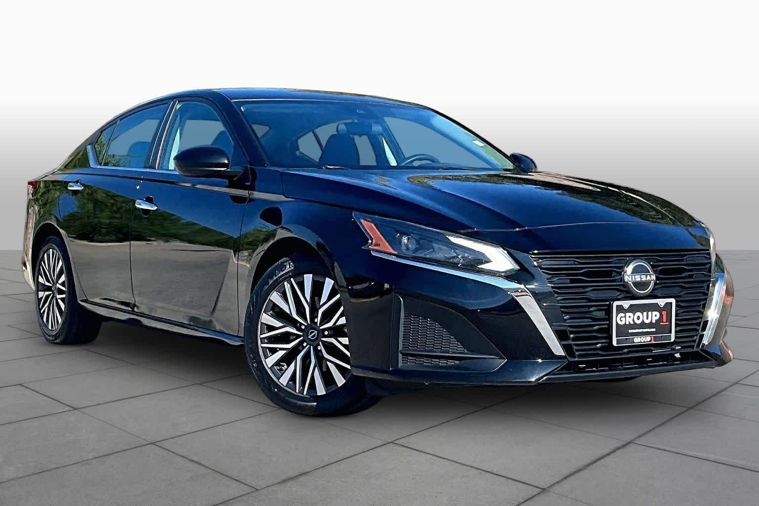 Certified Used 2023 Super Black Nissan 2.5 SV image 3