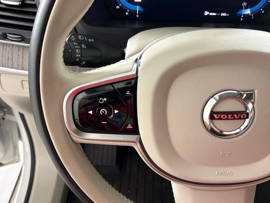 Certified Used 2025 Crystal White Volvo Plus image 32