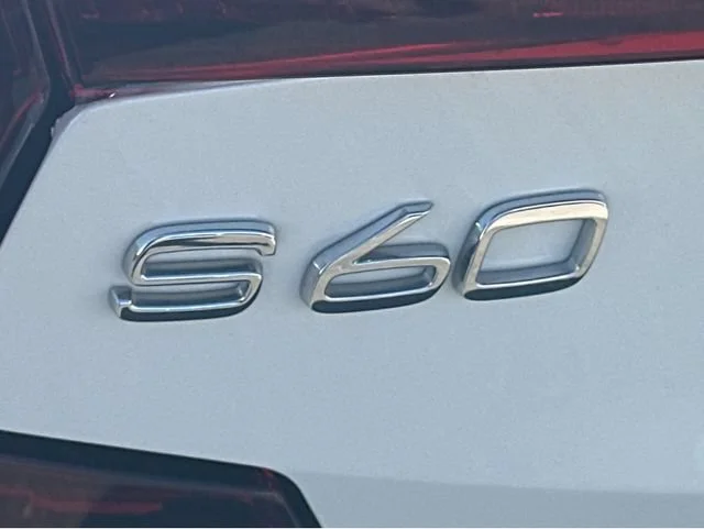 2022 Volvo S60 R-Design Expression - Photo 9