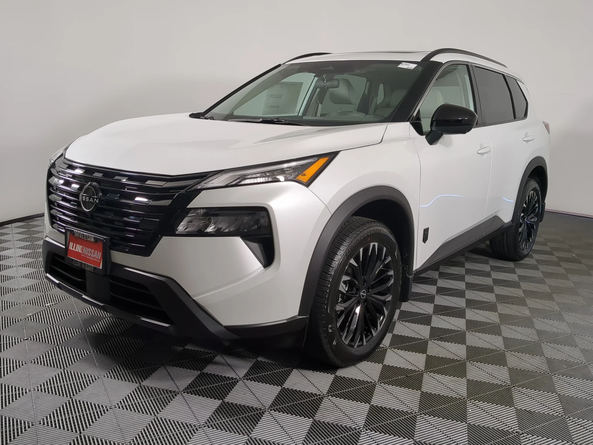 New 2027 Everest White Pearl Tricoat Nissan SV image 4