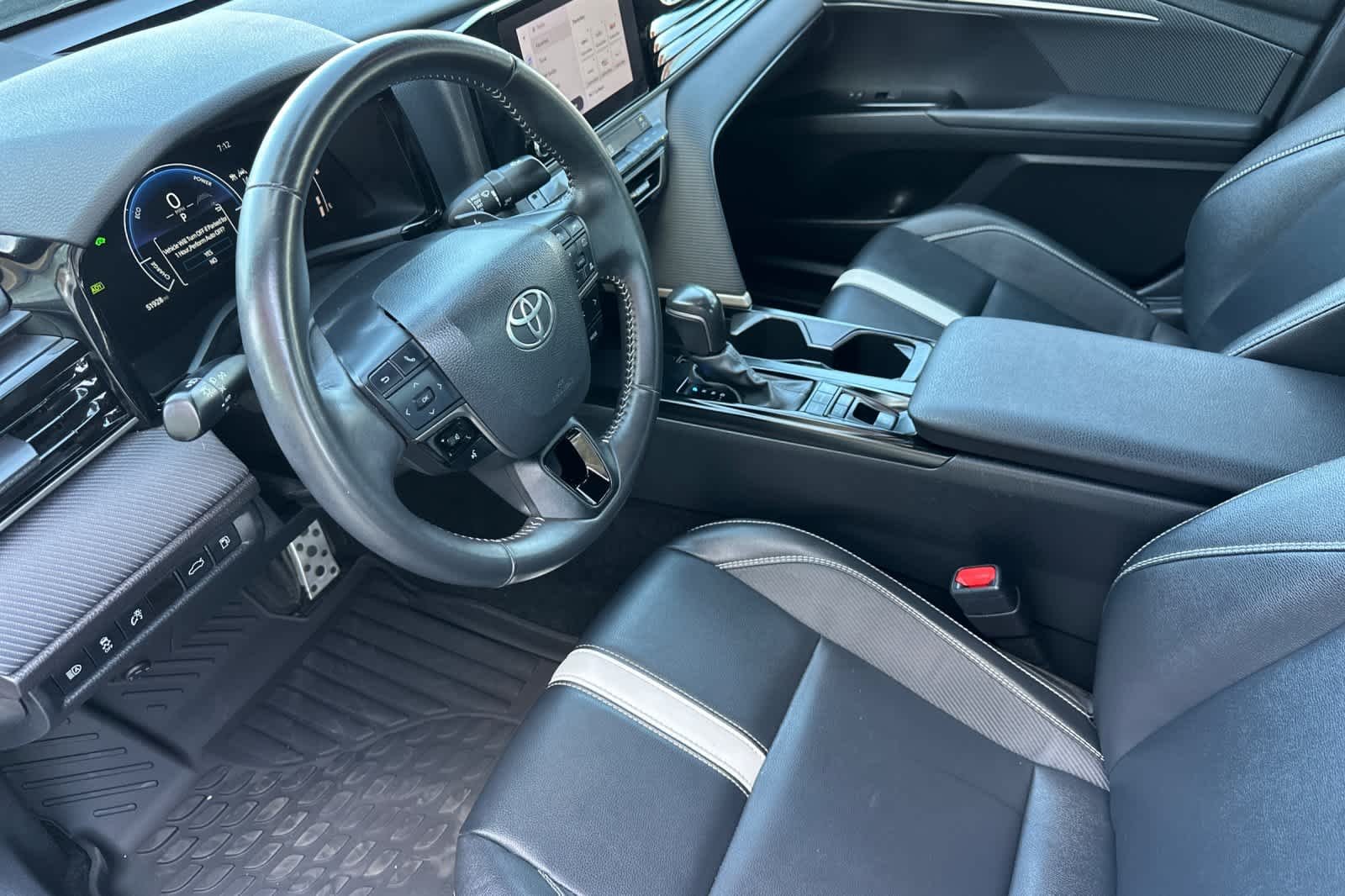 Used 2025 Ocean Gem Toyota SE image 10