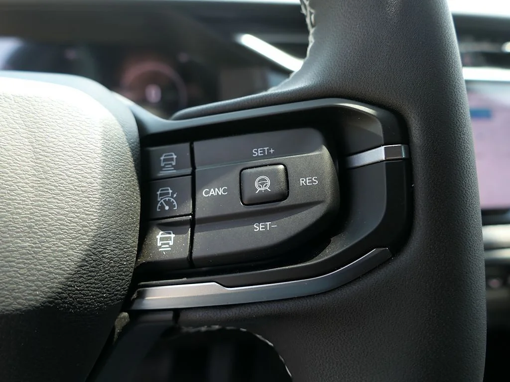 New 2026 Diamond Black Crystal Pearl Coat Jeep Limited 4x4 image 13