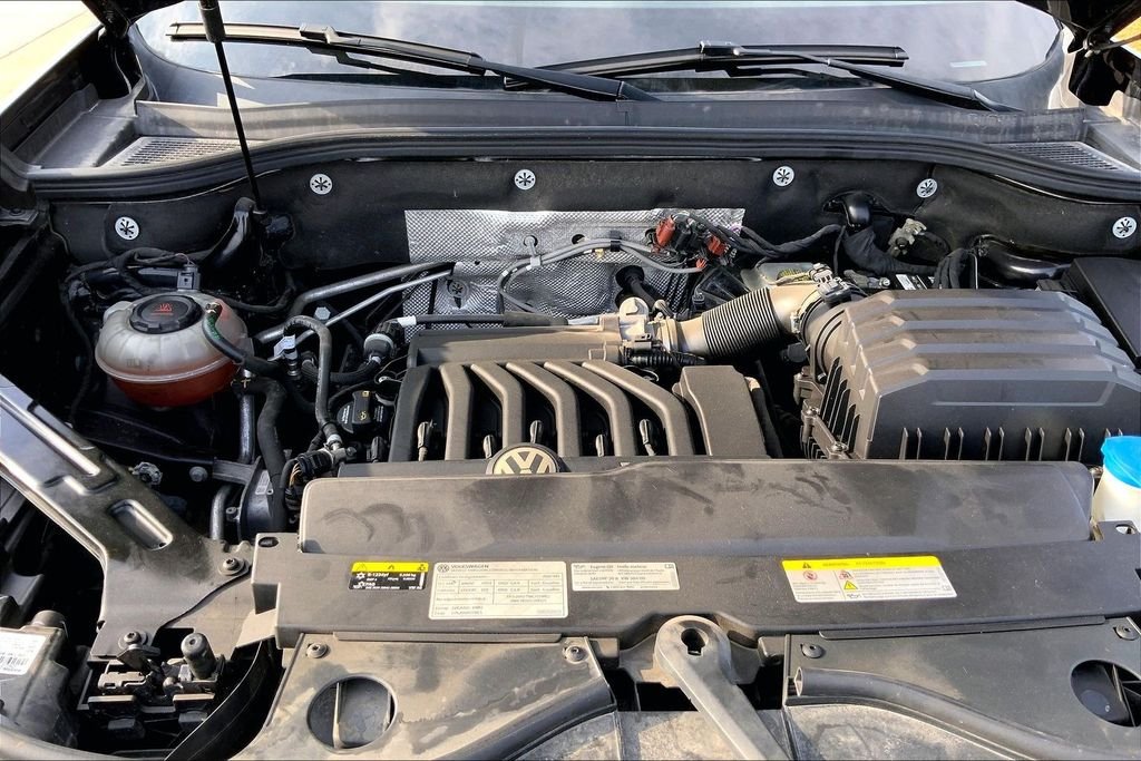 Used 2020 Black Volkswagen 3.6L V6 SE w/Technology image 10
