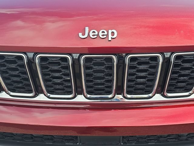 Used 2022  Jeep Limited image 35