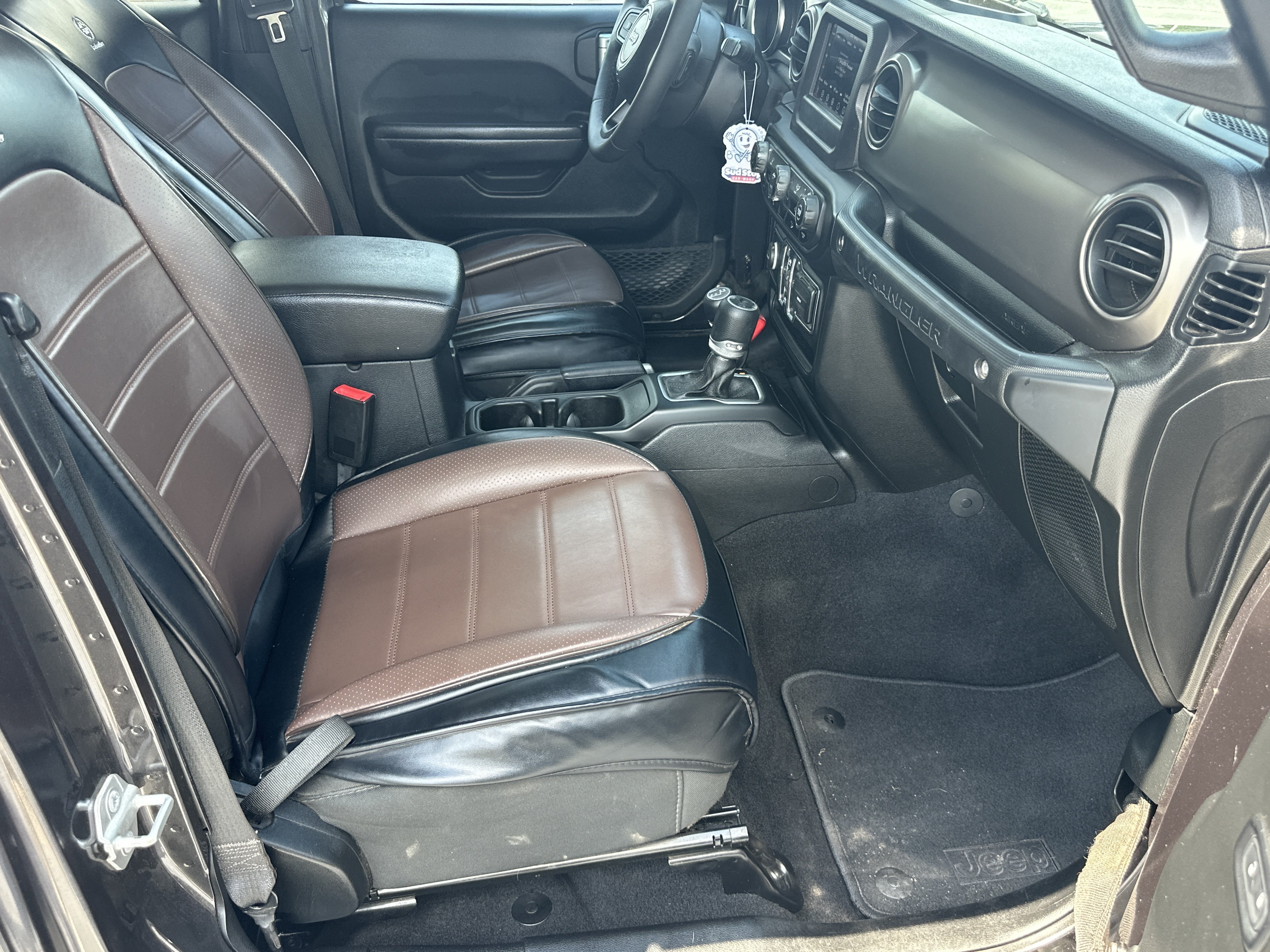 Used 2020 Granite Crystal Metallic Clearcoat Jeep Sport S image 14