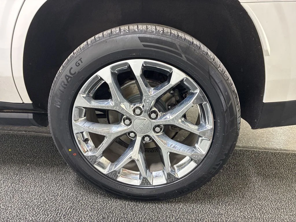Used 2022 White GMC Denali image 9