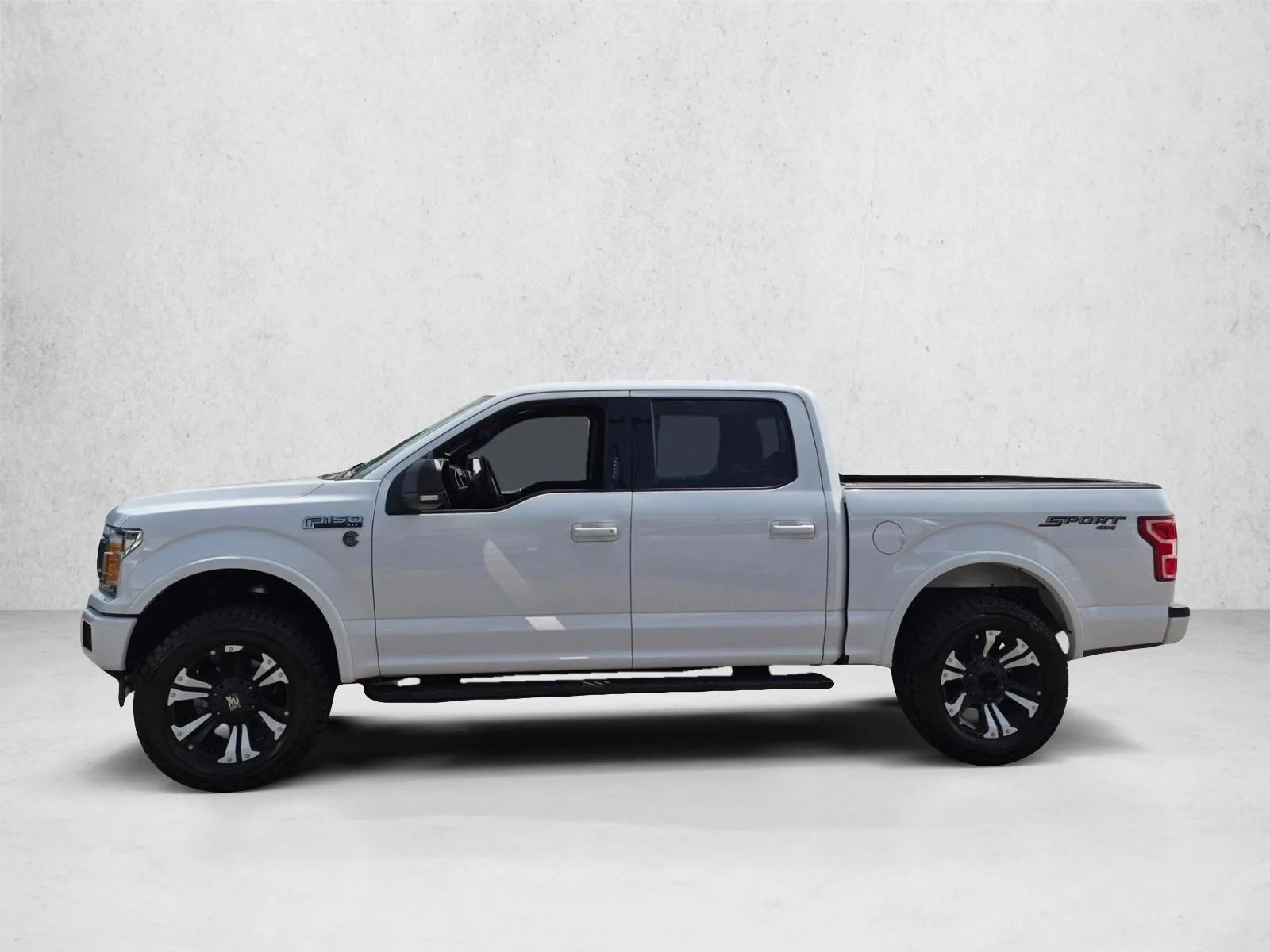 Used 2018 Oxford White Ford XLT image 9