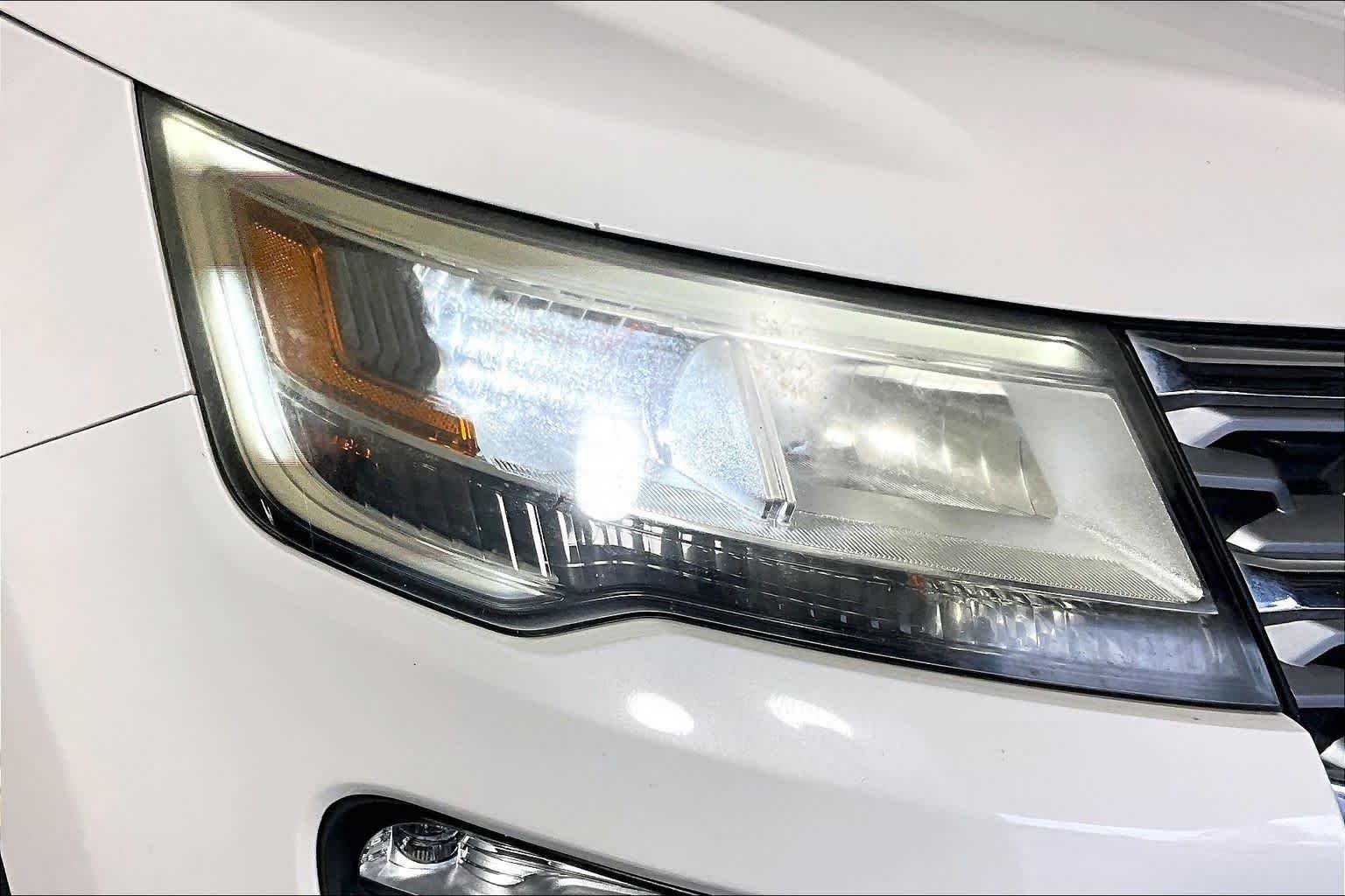 Used 2018 White Platinum Metallic Tri-Coat Ford Limited image 23