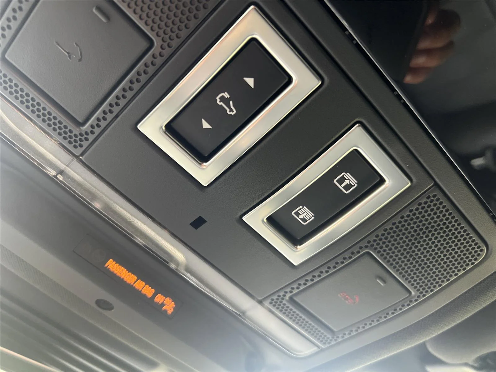 New 2026 Eiger Grey Land Rover Dynamic SE image 21