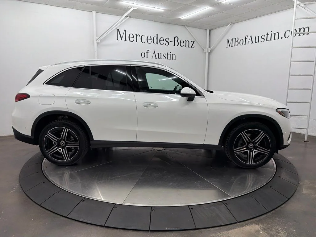 New 2027 White Mercedes-Benz GLC 300 image 8