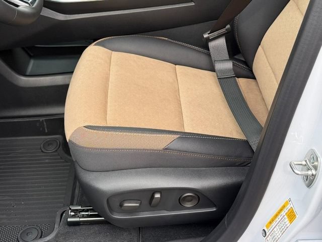 New 2026 Polar White Tricoat Chevrolet ACTIV image 13