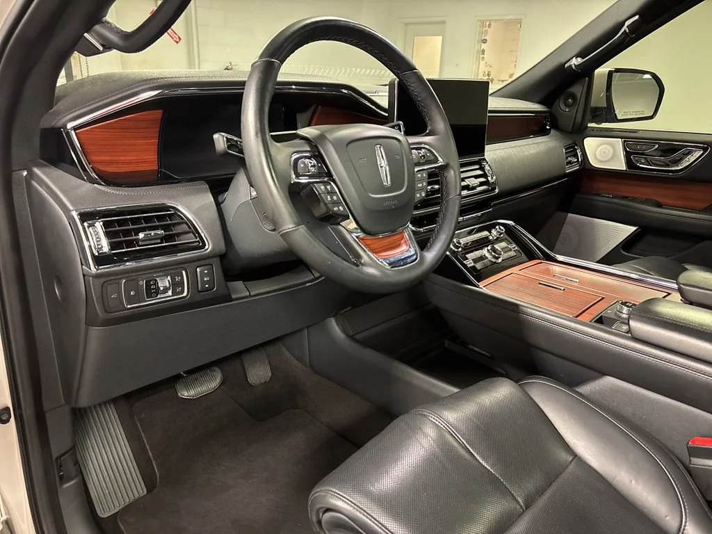 Used 2022 White Lincoln Reserve image 30