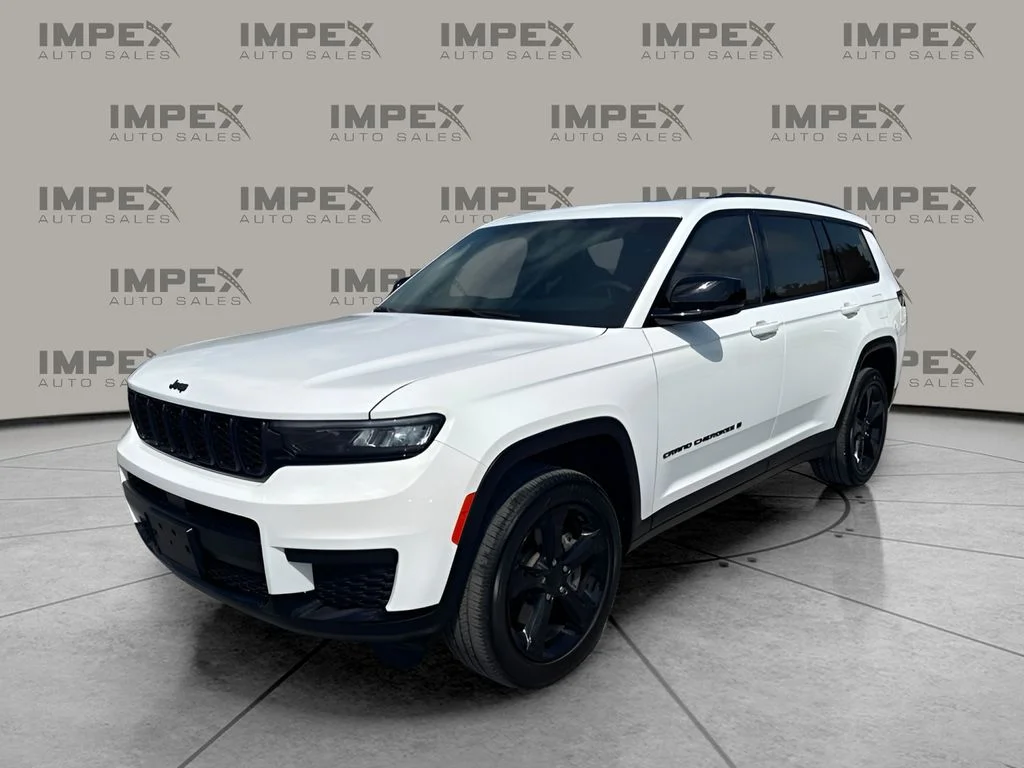 Used 2024 White Jeep Altitude X image 1