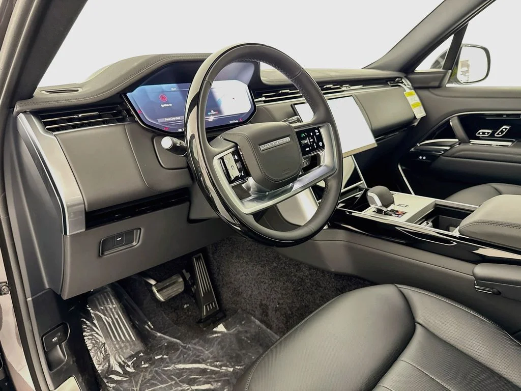 New 2026 Charente Grey Land Rover SE image 9