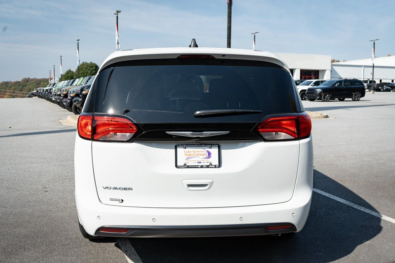 New 2026 Bright White Clear-Coat Exterior Paint Chrysler LX image 8