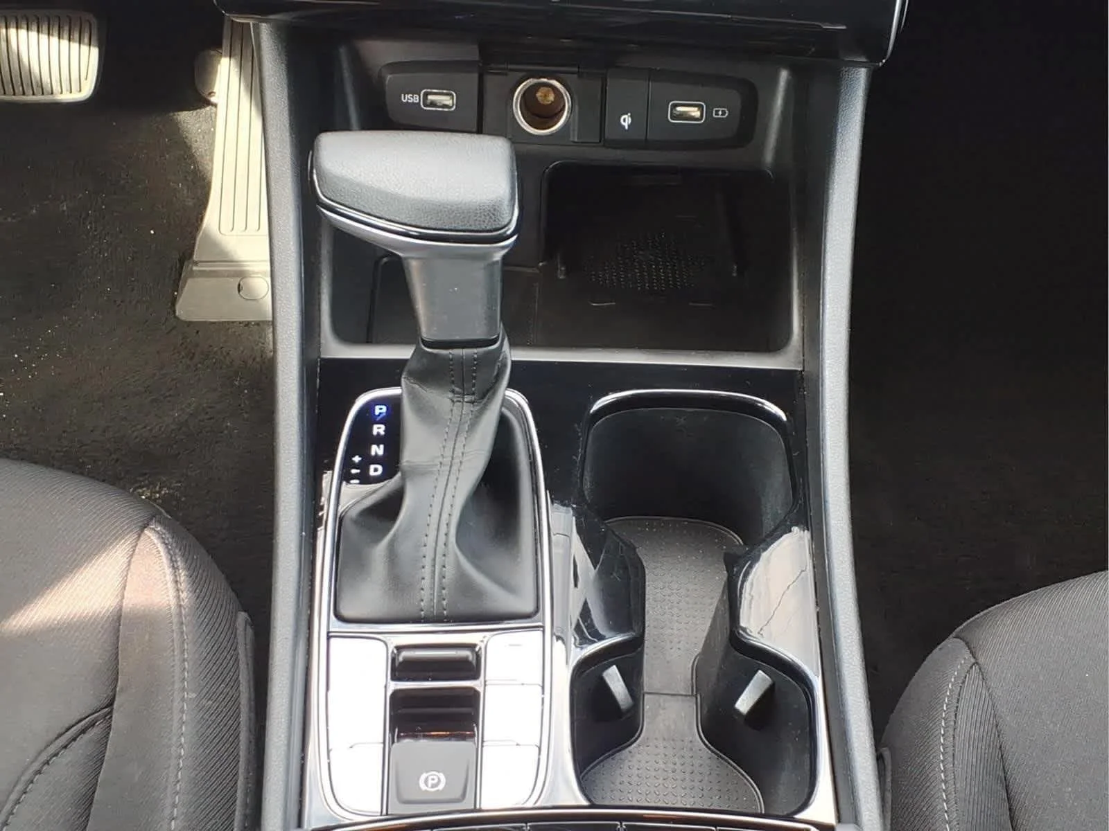 Used 2024 Hampton Gray Hyundai SEL image 25